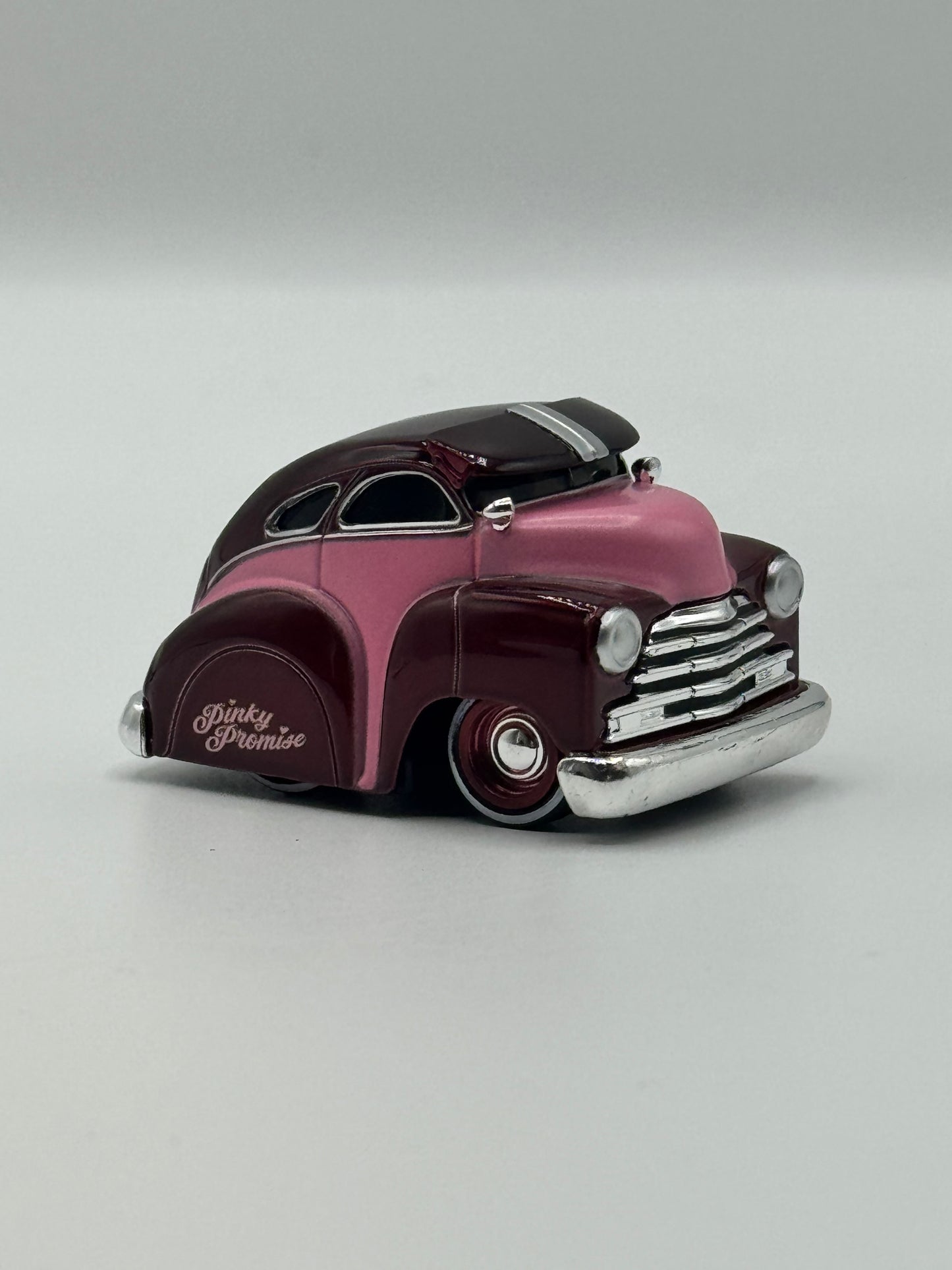 CarTuned Hobby Series 2 - 1947 Chevy Fleetline Pink Lowrider 530138