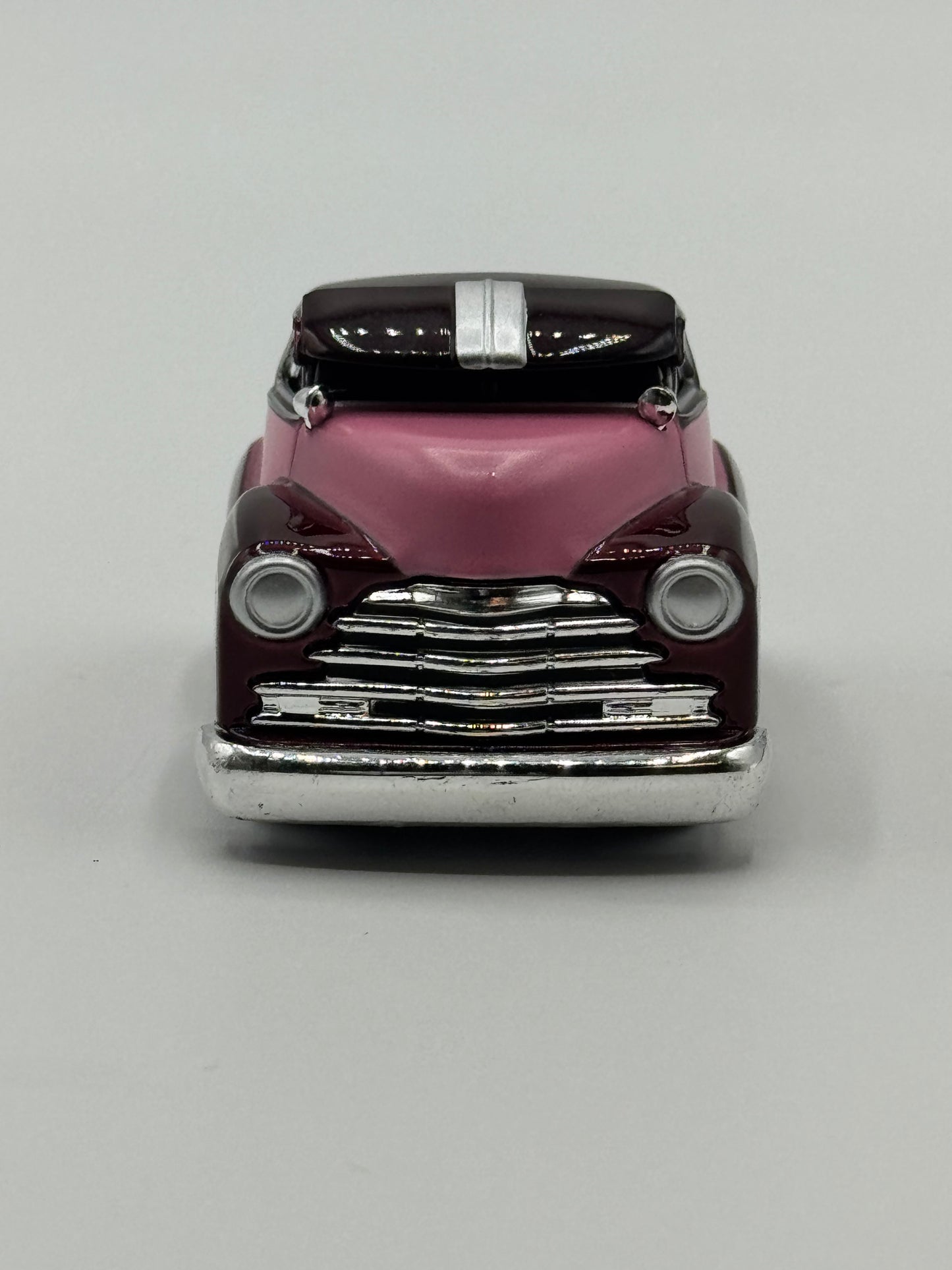 CarTuned Hobby Series 2 - 1947 Chevy Fleetline Pink Lowrider 530138