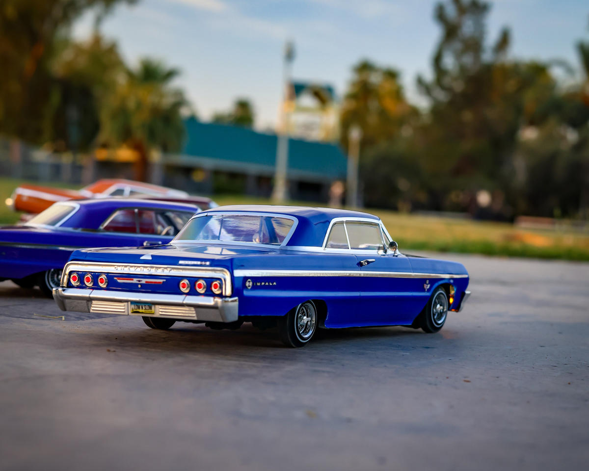 Redcat SixtyFour-18 1964 Chevrolet Impala SS 1/18 Hopping Lowrider Blue RER44935